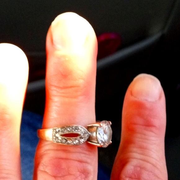 Ring - Picture 3 of 4